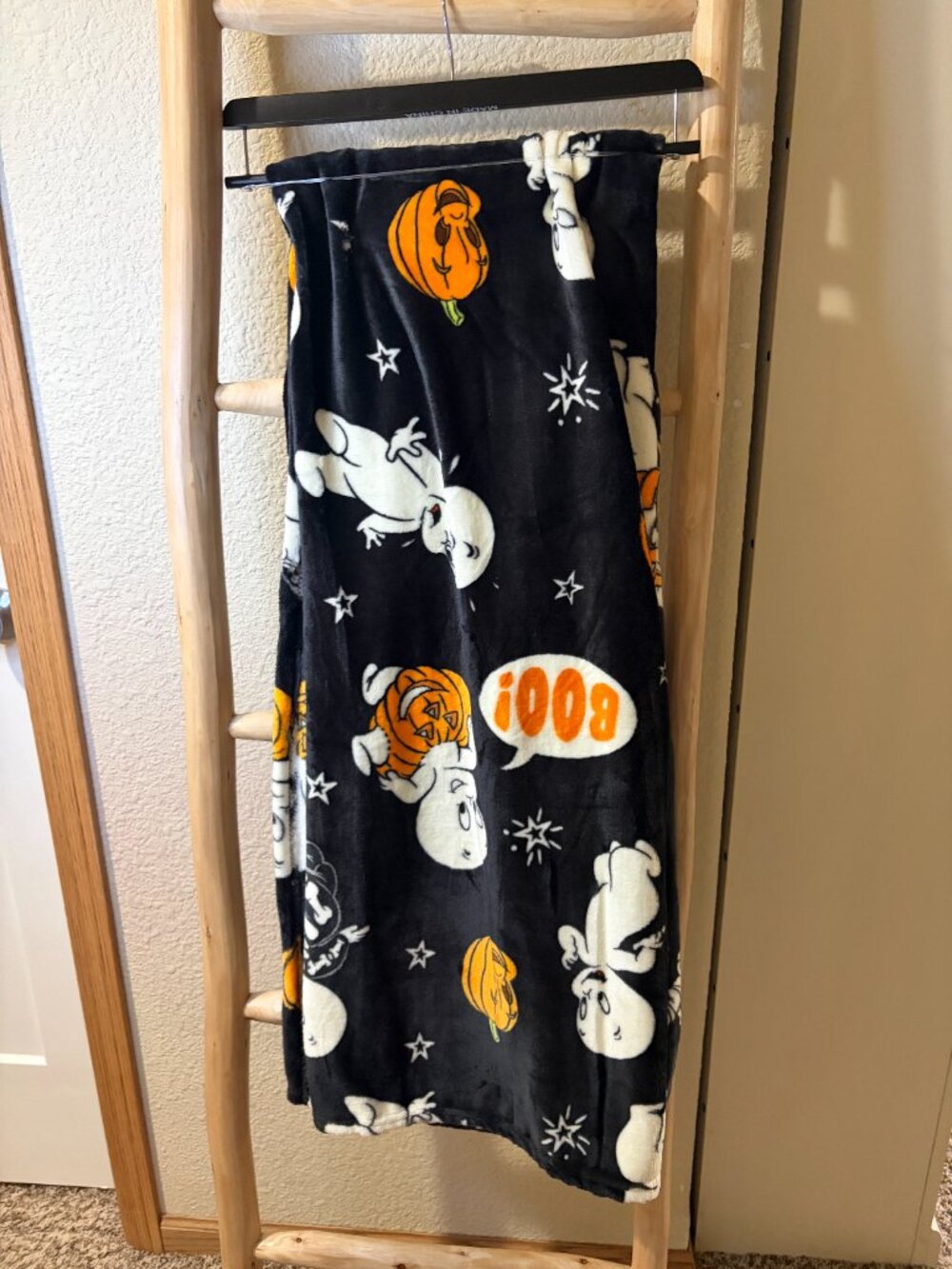 Casper The Friendly Ghost Halloween Plush Throw Blanket 50x70 Super Soft NWT - Picture 4 of 4